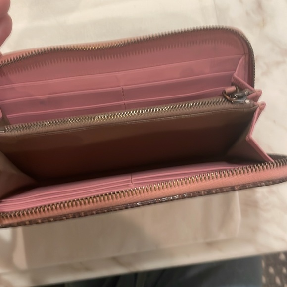 EUC Bottega Venetta Python zipper wallet with COA - Picture 7 of 10